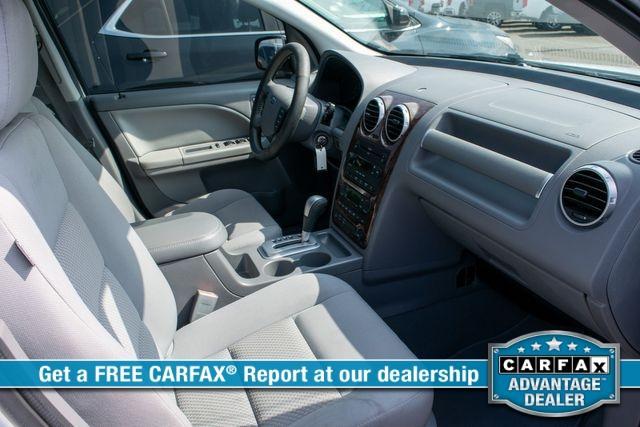 Photo of 2007 White Ford Freestyle
