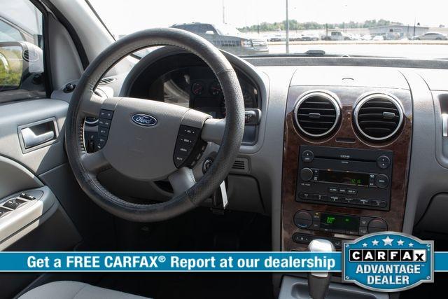 Photo of 2007 White Ford Freestyle