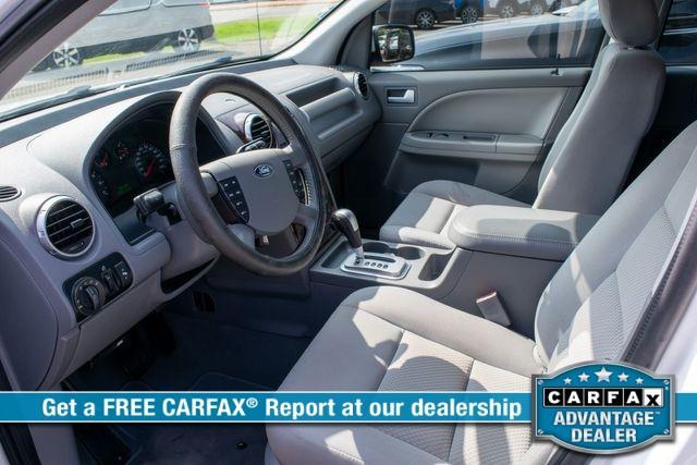 Photo of 2007 White Ford Freestyle