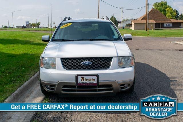 Photo of 2007 White Ford Freestyle