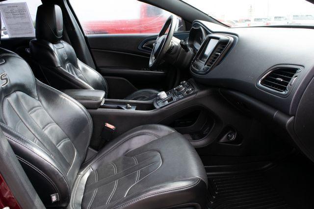 Photo of 2015 Red Chrysler 200
