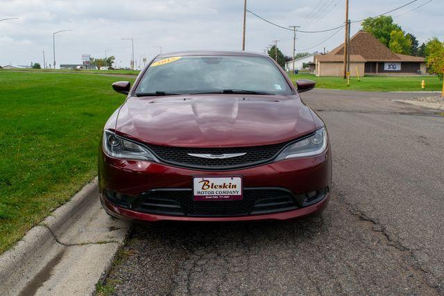 Photo of 2015 Red Chrysler 200