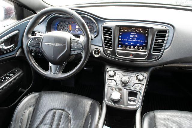 Photo of 2015 Red Chrysler 200