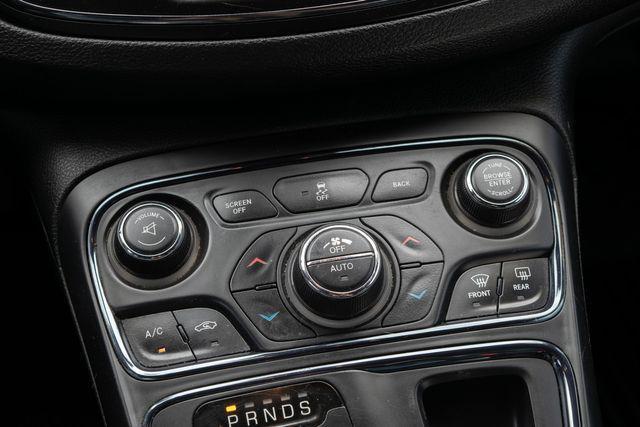 Photo of 2015 Red Chrysler 200