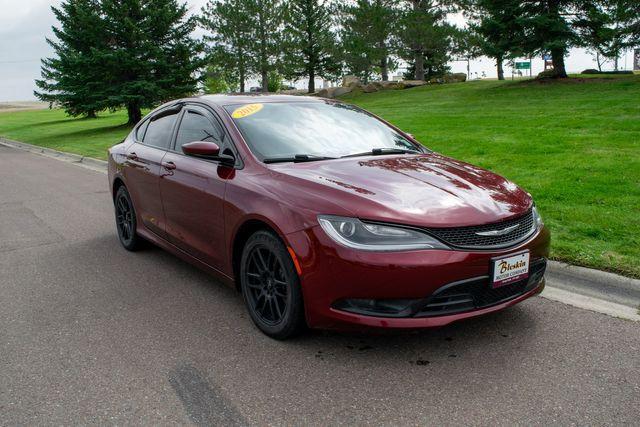 Photo of 2015 Red Chrysler 200