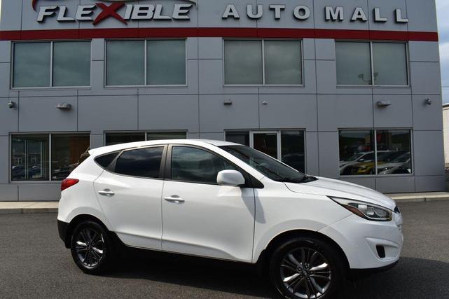Photo of 2015 Winter White Hyundai TUCSON