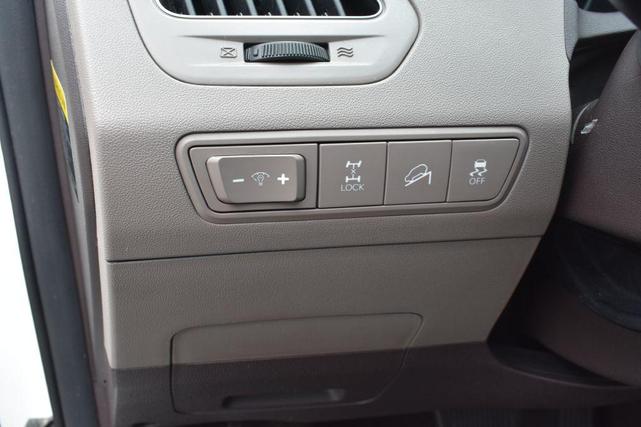 Photo of 2015 Winter White Hyundai TUCSON