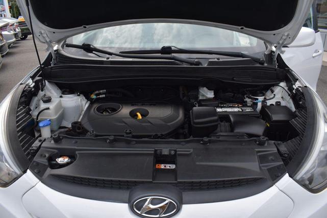 Photo of 2015 Winter White Hyundai TUCSON