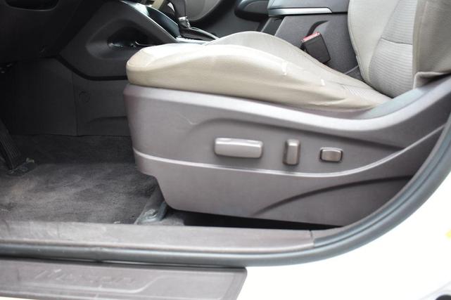 Photo of 2015 Winter White Hyundai TUCSON