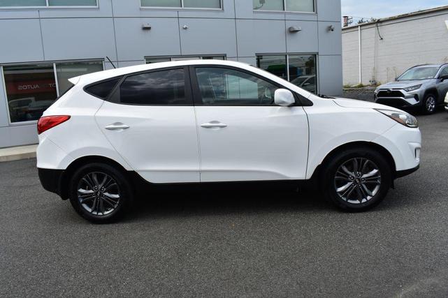 Photo of 2015 Winter White Hyundai TUCSON