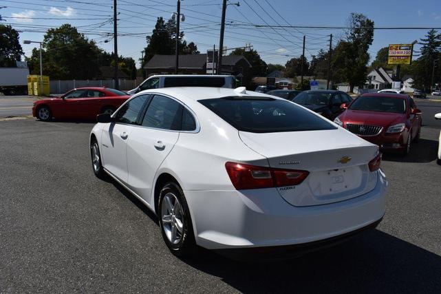 Photo of 2023 White Chevrolet Malibu