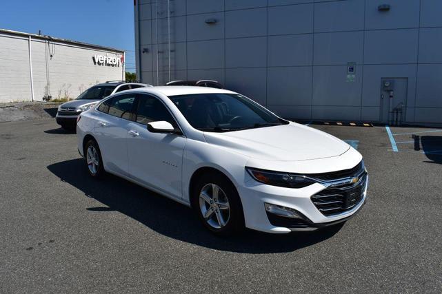 Photo of 2023 White Chevrolet Malibu