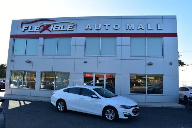 Photo of 2023 White Chevrolet Malibu