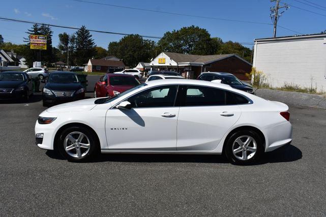 Photo of 2023 White Chevrolet Malibu