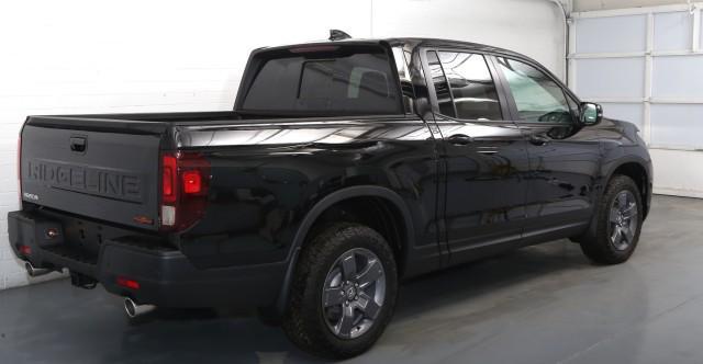 Photo of 2025 CRYSTAL BLACK Honda Ridgeline