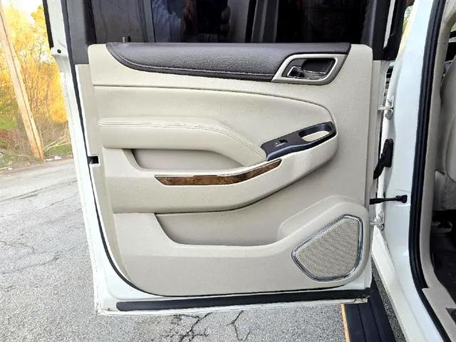 Photo of 2015 WHITE GMC Yukon XL
