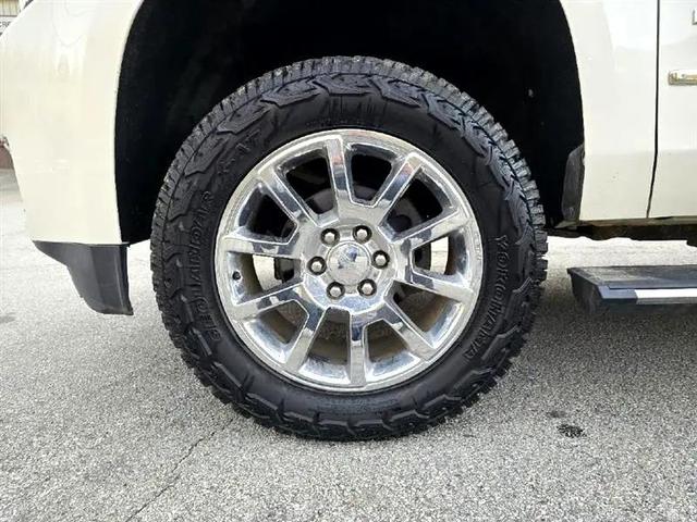 Photo of 2015 WHITE GMC Yukon XL