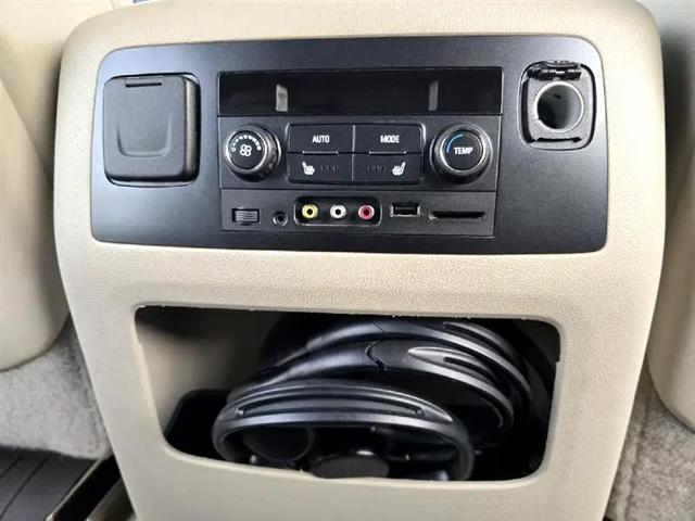 Photo of 2015 WHITE GMC Yukon XL