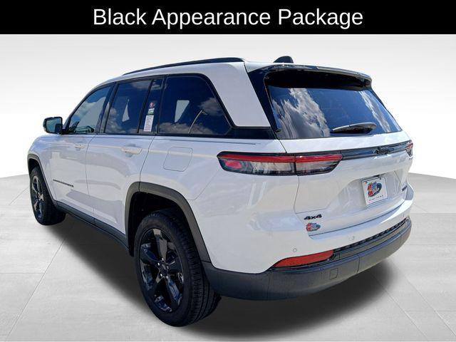Photo of 2024 Bright White Clearcoat Jeep Grand Cherokee