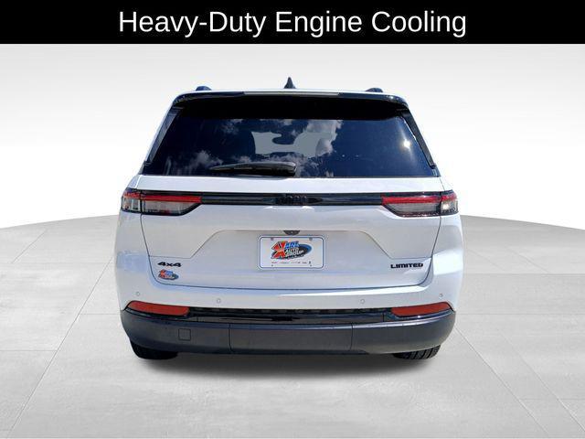 Photo of 2024 Bright White Clearcoat Jeep Grand Cherokee