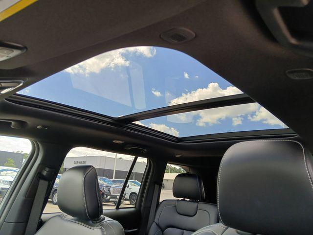 Photo of 2024 Bright White Clearcoat Jeep Grand Cherokee