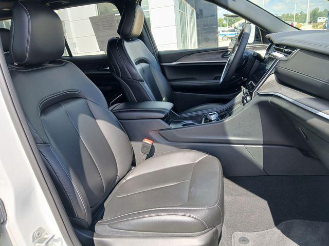 Photo of 2024 Bright White Clearcoat Jeep Grand Cherokee