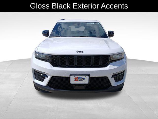 Photo of 2024 Bright White Clearcoat Jeep Grand Cherokee