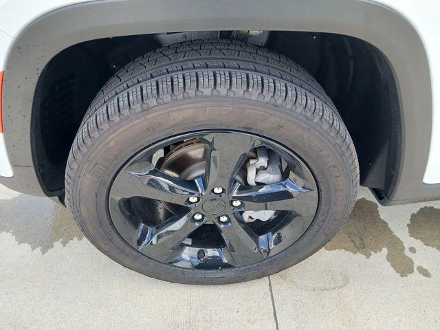 Photo of 2024 Bright White Clearcoat Jeep Grand Cherokee
