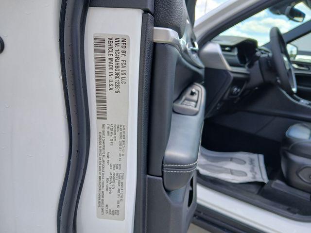 Photo of 2024 Bright White Clearcoat Jeep Grand Cherokee