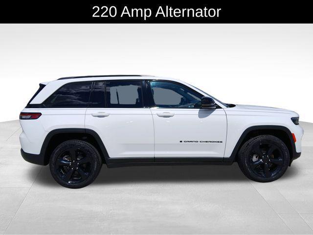 Photo of 2024 Bright White Clearcoat Jeep Grand Cherokee