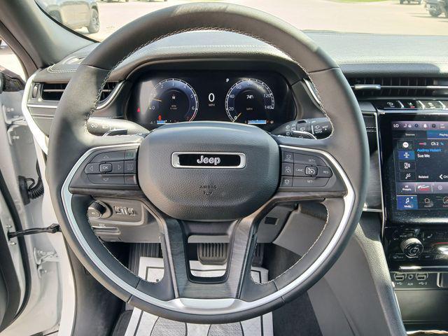 Photo of 2024 Bright White Clearcoat Jeep Grand Cherokee