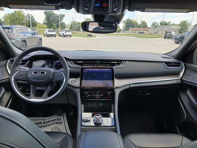 Photo of 2024 Bright White Clearcoat Jeep Grand Cherokee