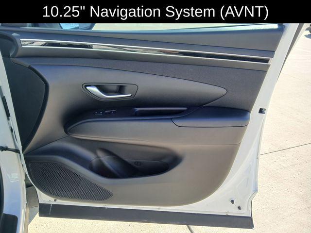 Photo of 2024 White Pearl Hyundai TUCSON