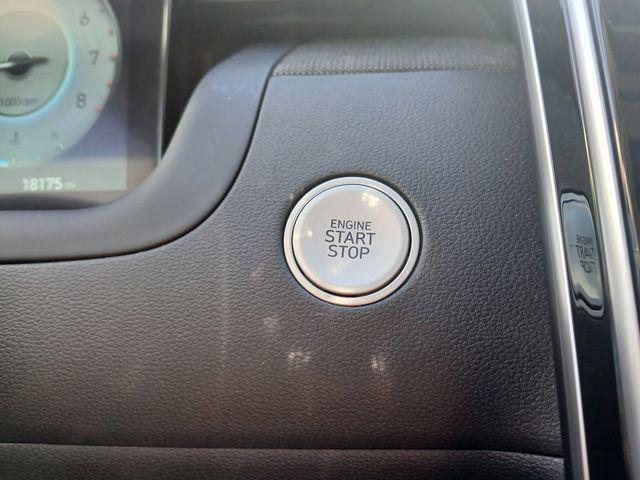 Photo of 2024 White Pearl Hyundai TUCSON