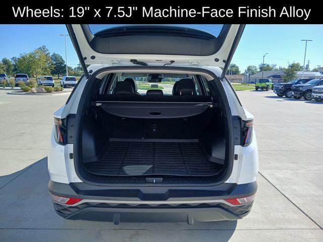 Photo of 2024 White Pearl Hyundai TUCSON