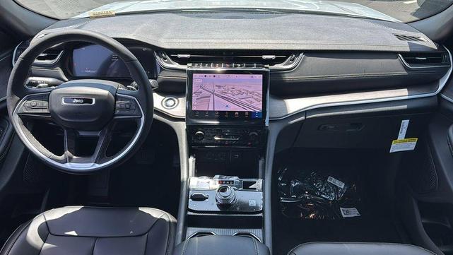 Photo of 2025 Silver Zynith Jeep Grand Cherokee L