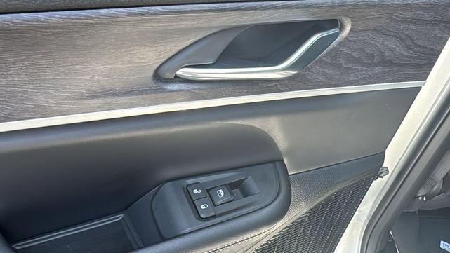 Photo of 2025 Silver Zynith Jeep Grand Cherokee L