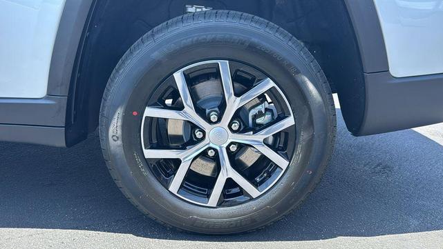 Photo of 2025 Silver Zynith Jeep Grand Cherokee L