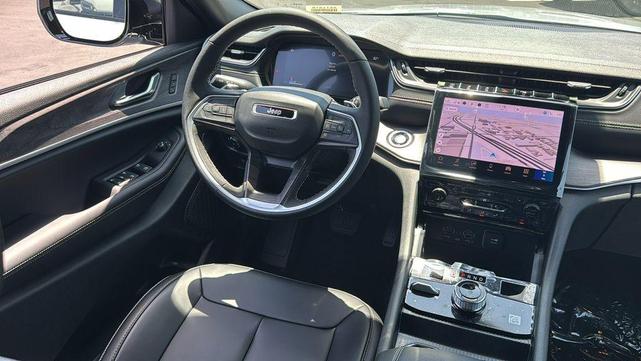 Photo of 2025 Silver Zynith Jeep Grand Cherokee L