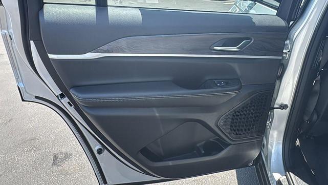 Photo of 2025 Silver Zynith Jeep Grand Cherokee L