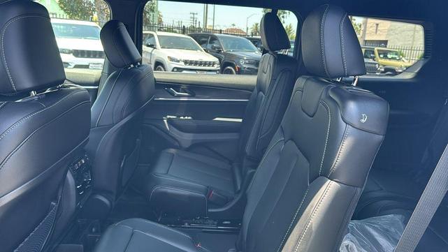 Photo of 2025 Silver Zynith Jeep Grand Cherokee L