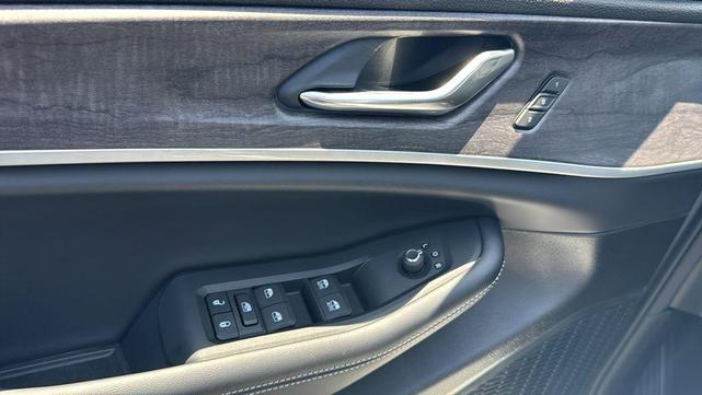 Photo of 2025 Silver Zynith Jeep Grand Cherokee L