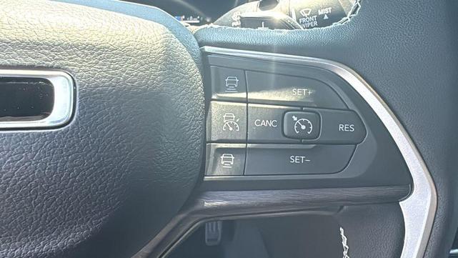 Photo of 2025 Silver Zynith Jeep Grand Cherokee L