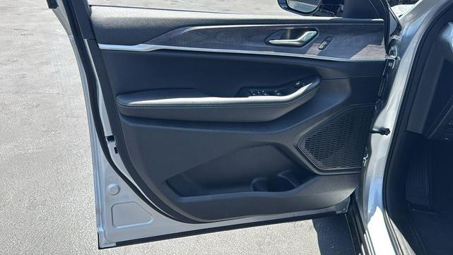 Photo of 2025 Silver Zynith Jeep Grand Cherokee L