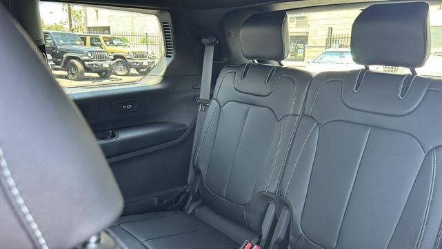 Photo of 2025 Silver Zynith Jeep Grand Cherokee L