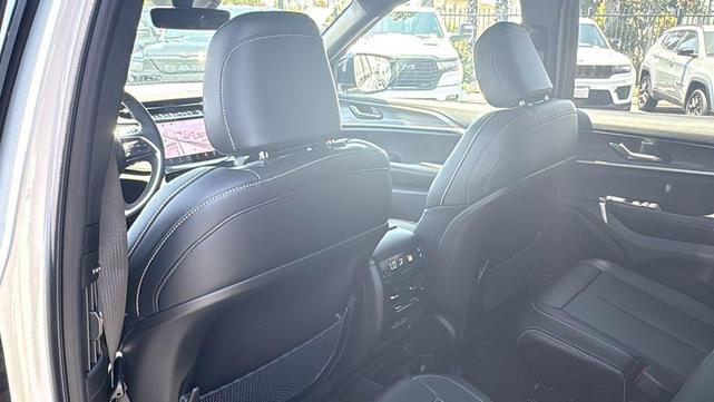 Photo of 2025 Silver Zynith Jeep Grand Cherokee L