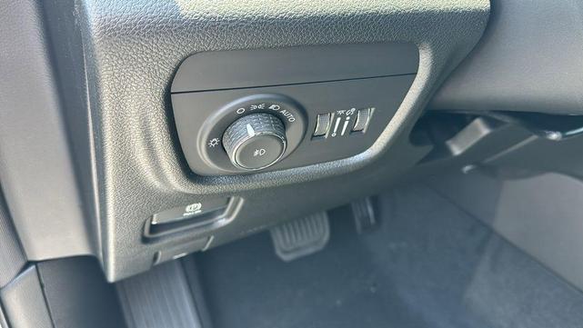 Photo of 2025 Silver Zynith Jeep Grand Cherokee L
