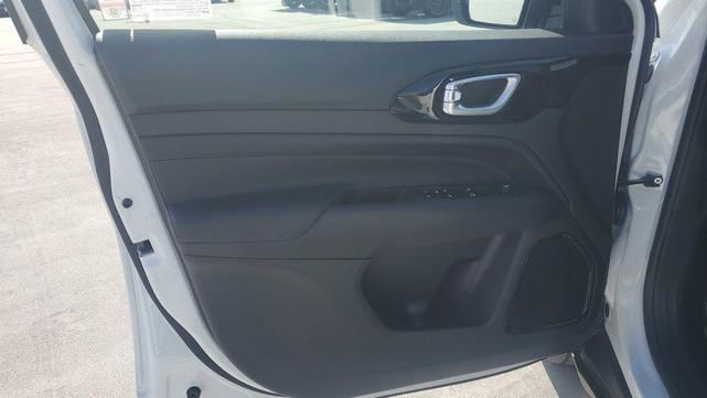 Photo of 2026 White Jeep Compass