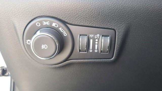 Photo of 2026 White Jeep Compass