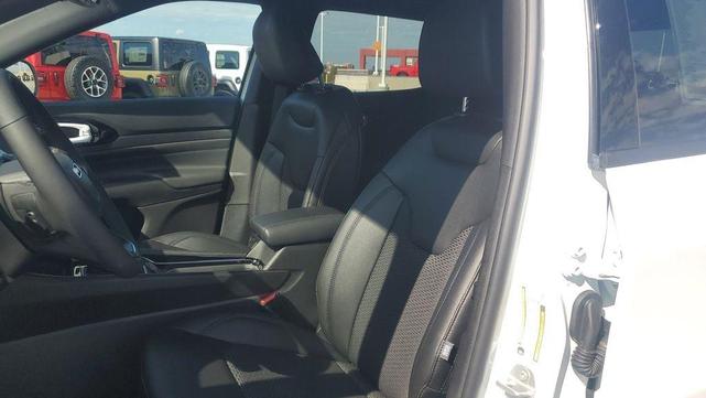 Photo of 2026 White Jeep Compass
